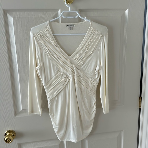 Cute creme 3/4 sleeve top - Picture 1 of 1